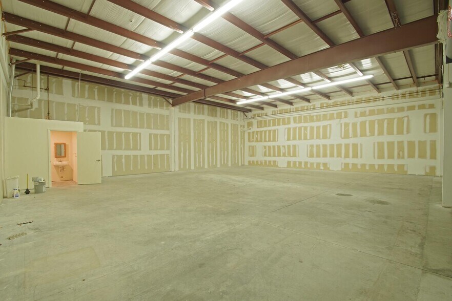 More Photos Of 1525 NW 3rd St, Deerfield Beach Warehouse For Lease