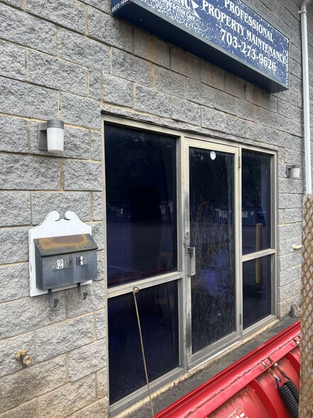 More Photos Of 9208 Venture Ct, Manassas Park Warehouse For Sale