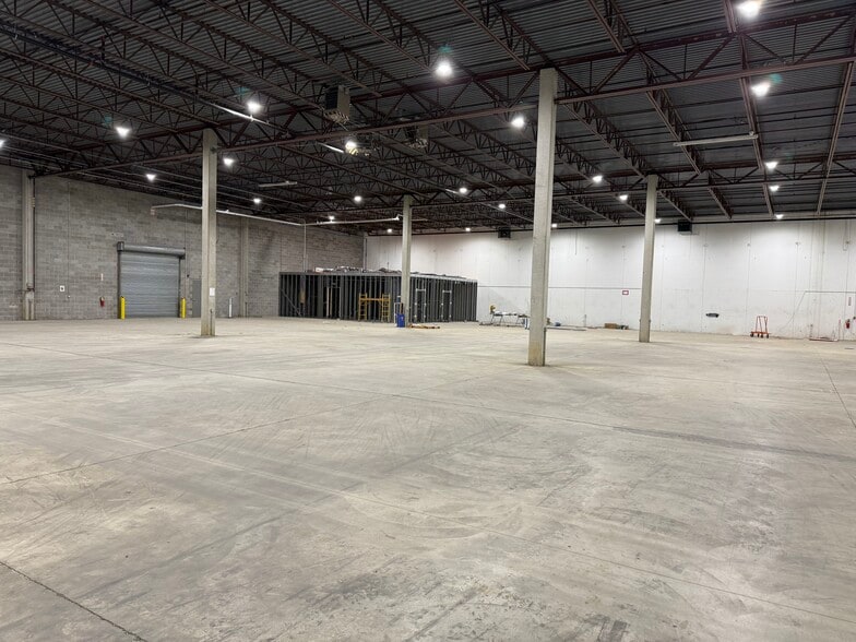 More Photos Of 2402 E Empire St, Bloomington Distribution For Sale