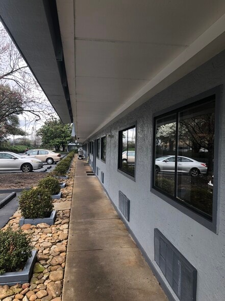 More Photos Of 2471 Old National Pky, College Park Hotel For Sale