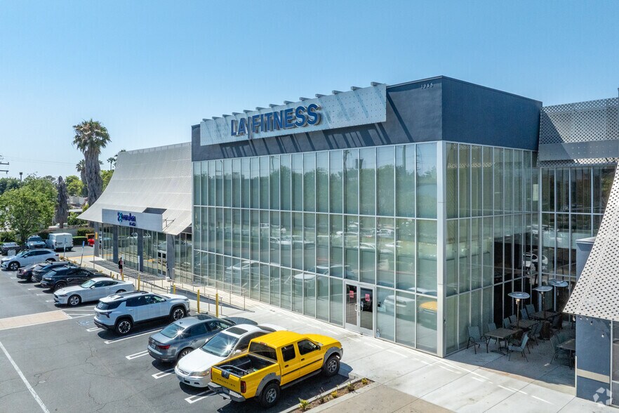 More Photos Of 1945 E 17th St, Santa Ana Freestanding For Lease