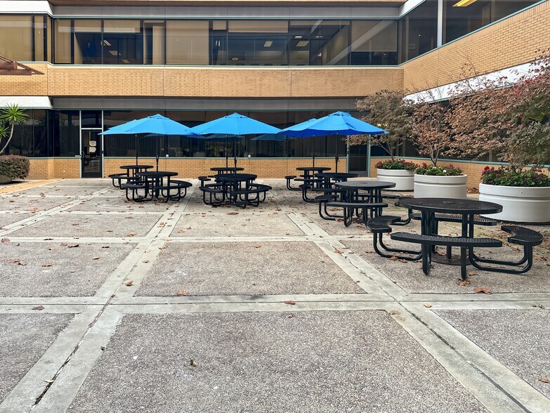 More Photos Of 800 W El Camino Real, Mountain View Coworking Space