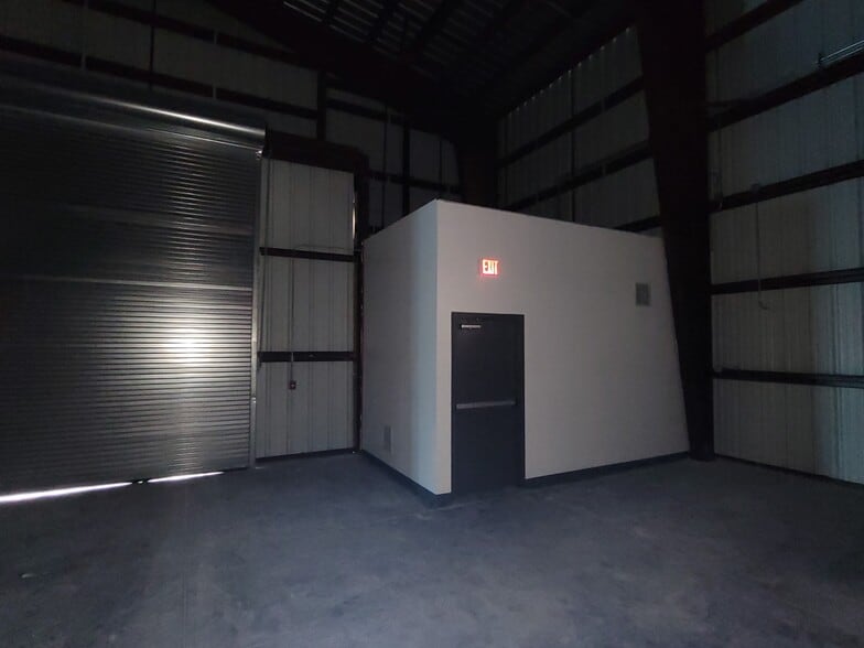 More Photos Of 146 2nd St, Homestead Warehouse For Lease