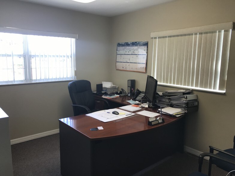 More Photos Of 1334 S Semoran Blvd, Orlando Office For Lease