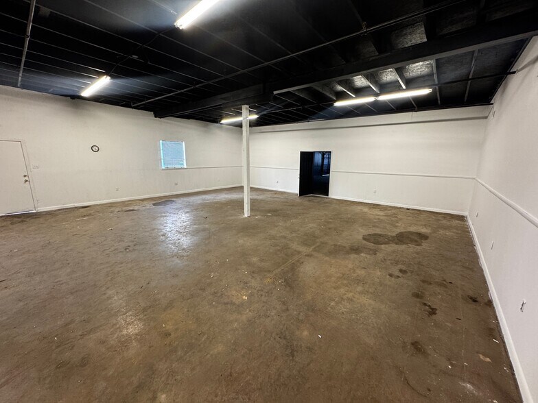 More Photos Of 400-404 Dixie Ln, North Little Rock Warehouse For Sale