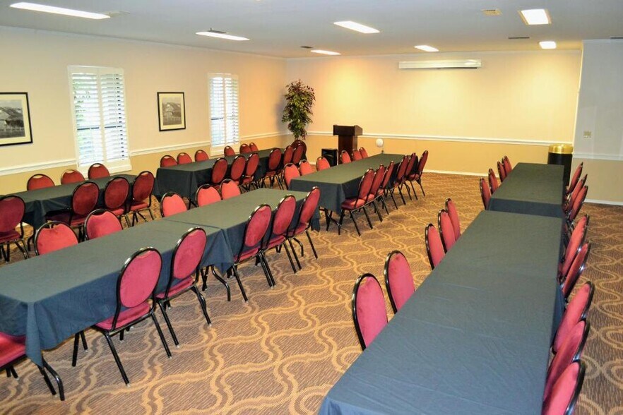 More Photos Of 4019 S Loop 289, Lubbock Hotel For Sale