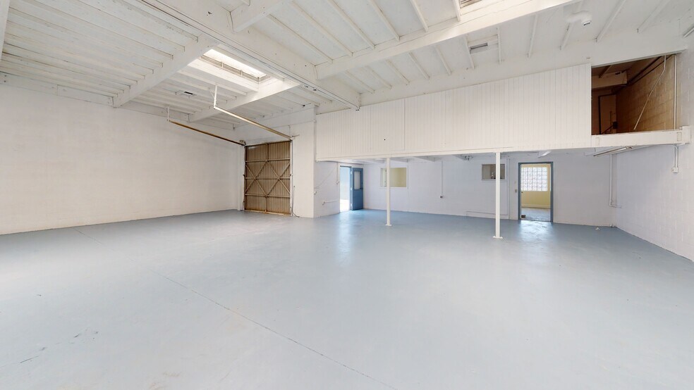 More Photos Of 2040-2050 16th St, Long Beach Manufacturing For Lease