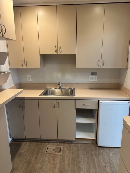 More Photos Of 6509 Democracy Blvd, Bethesda Medical For Lease