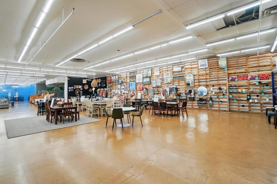 More Photos Of 50 Eswin St, Cincinnati Freestanding For Sale