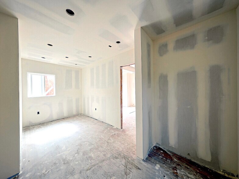 More Photos Of 14426 Friar St, Van Nuys Storefront For Sale