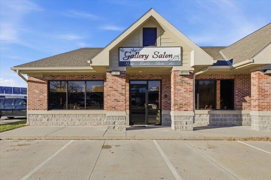 Primary Photo Of 1860 Madison Ave, Council Bluffs Office For Sale