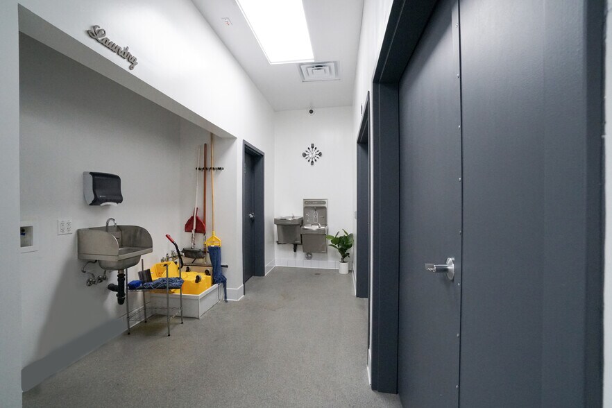 More Photos Of 1100 E 14th Pl, Los Angeles Warehouse For Lease