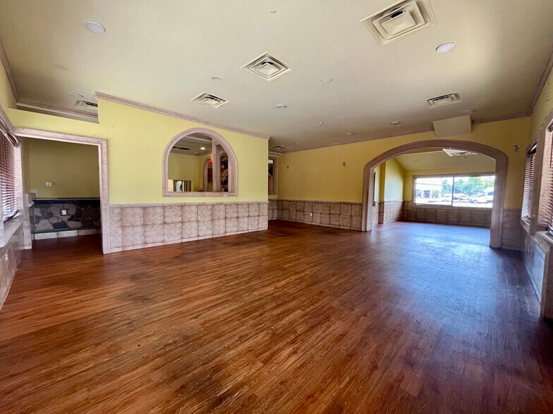 More Photos Of 805 Old Fort Pky, Murfreesboro Freestanding For Sale