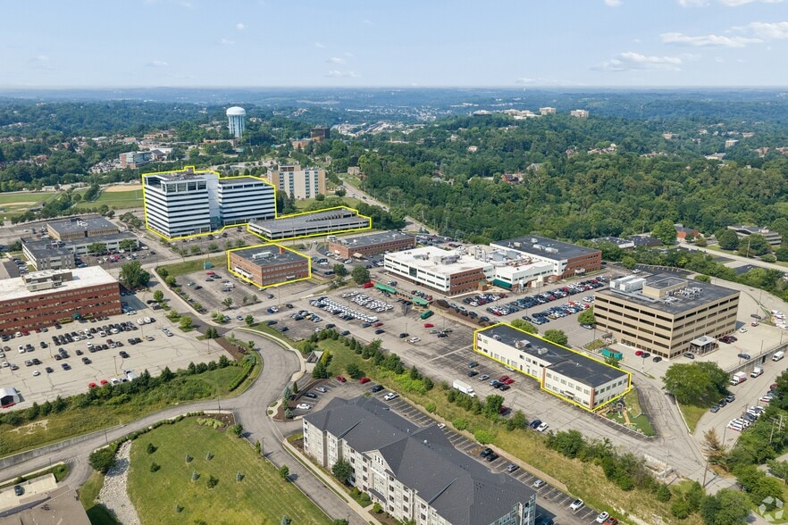 More Photos Of 875 Greentree Rd, Pittsburgh Office For Sale