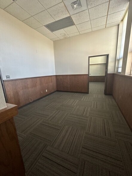 More Photos Of 200 E North St, Crown Point Office For Lease