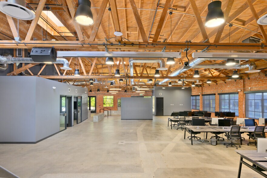 More Photos Of 2223-2229 S Carmelina Ave, Los Angeles Loft Creative Space For Lease