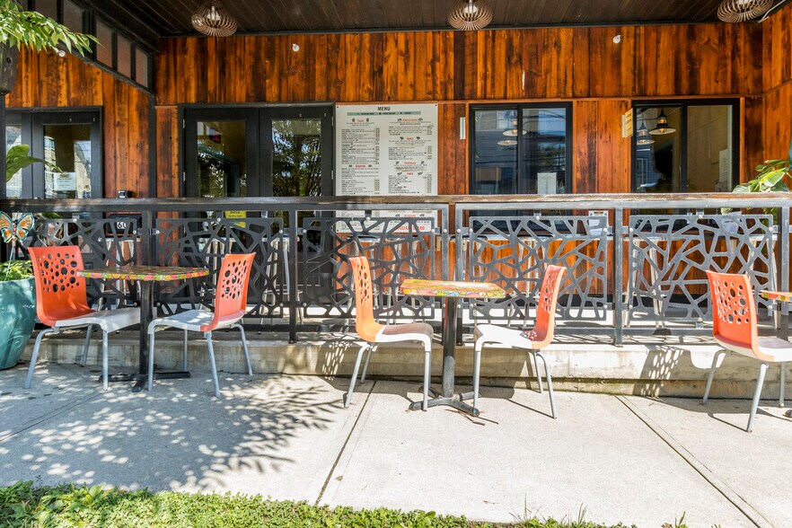 More Photos Of 60 Ocean St, South Portland Storefront Retail Residential For Lease