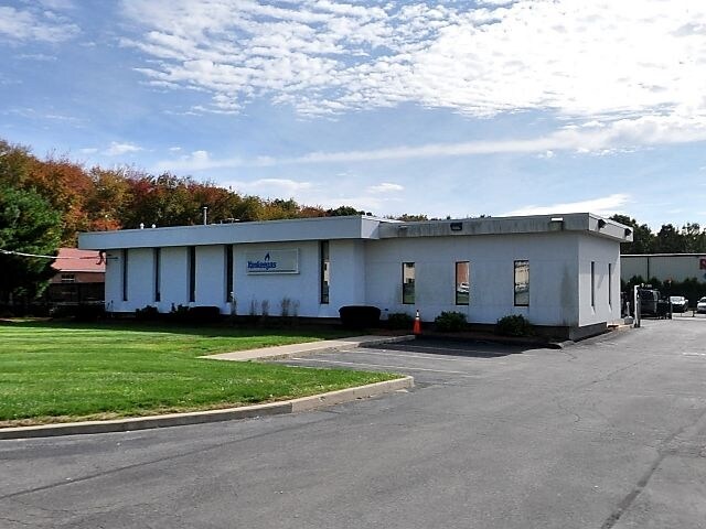 Primary Photo Of 179 Cross Rd, Waterford Service For Lease