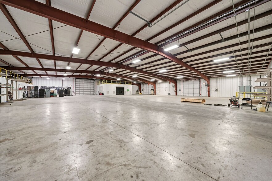 More Photos Of 4122 Hwy 90 Alt, Altair Light Distribution For Lease