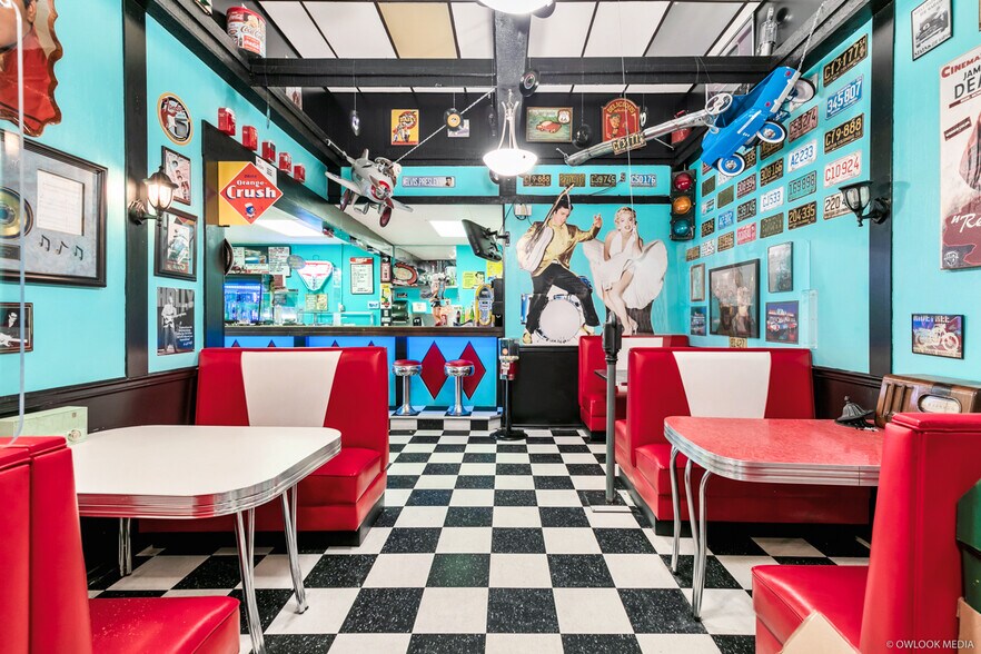 More Photos Of 45916-45920 Wellington Ave, Chilliwack Bowling Alley For Sale