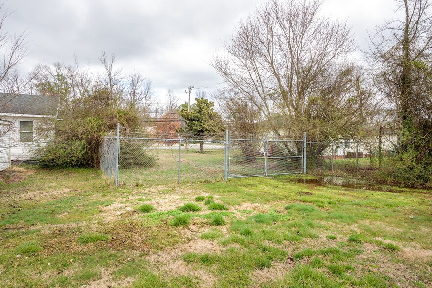 More Photos Of 217 E Williamsburg Rd, Sandston Office For Sale