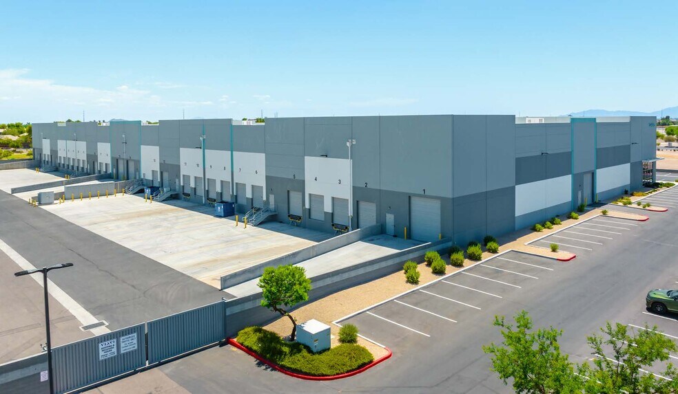 More Photos Of 3475 S McQueen Rd, Chandler Warehouse For Lease