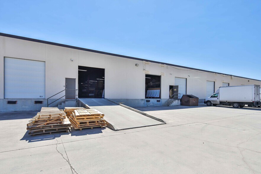 More Photos Of 4727-4751 Center Park Blvd, San Antonio Manufacturing For Lease