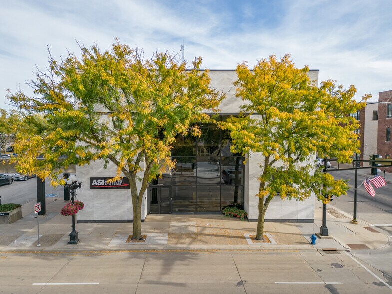 More Photos Of 402-404 E 4th St, Waterloo Office Residential For Sale