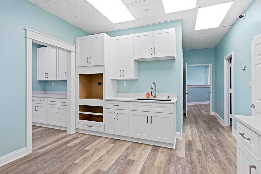 More Photos Of 5420 Hickory St, Panama City Office For Lease