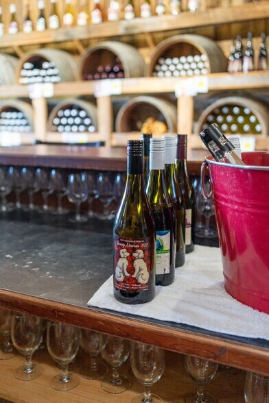 More Photos Of 46 Stapleton Rd, Hillier Winery Vineyard For Sale