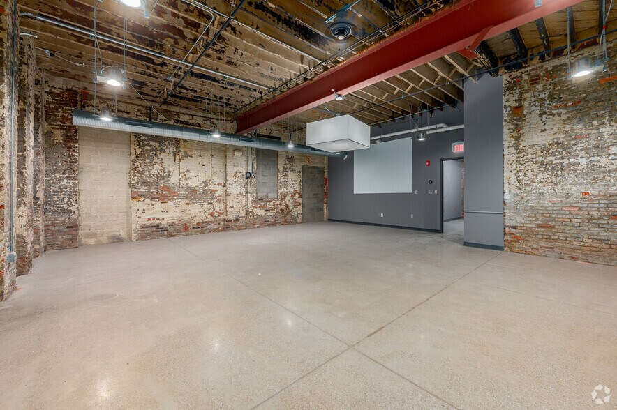 More Photos Of 1720 Columbus Rd, Cleveland Office Residential For Sale