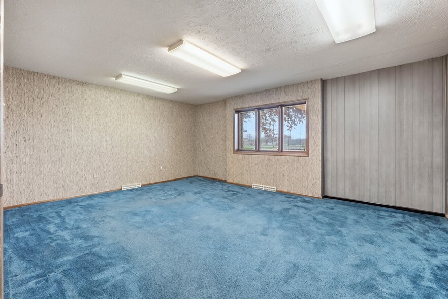 More Photos Of 3201 E Center St, Warsaw Office For Sale