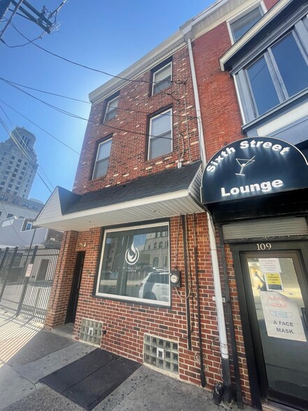 More Photos Of 107 N 6th St, Camden Office Residential For Lease