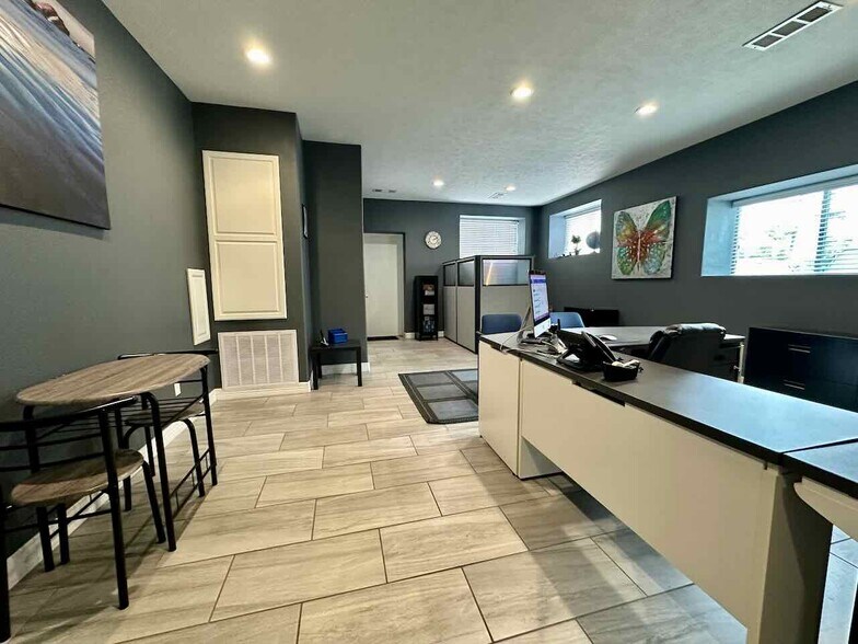 More Photos Of 8351 Bryant Dr, Silsbee Warehouse For Sale