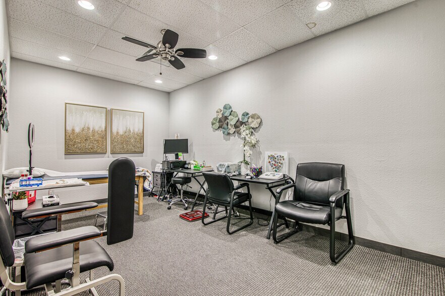 More Photos Of 550 S Mesa Hills Dr, El Paso Medical For Lease