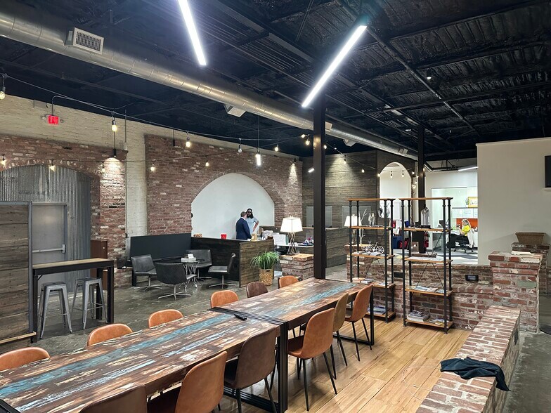 More Photos Of 406 SE 5th St, Bentonville Office For Lease
