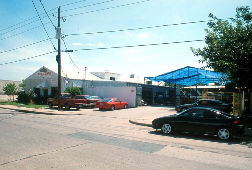 More Photos Of 4726-4730 Memphis St, Dallas Showroom For Sale