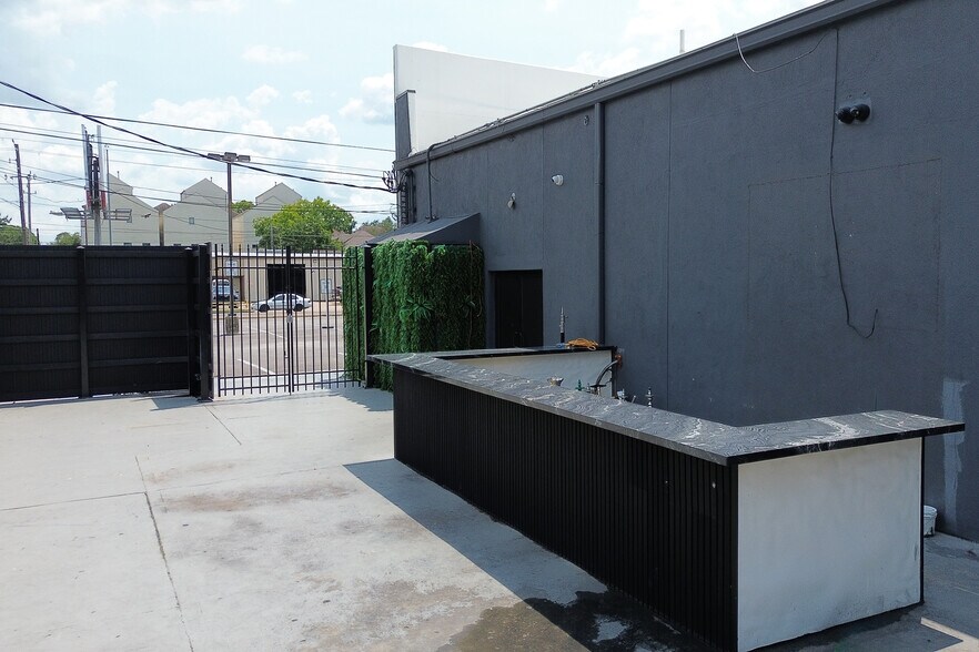 More Photos Of 5002 Washington Ave, Houston Bar For Lease