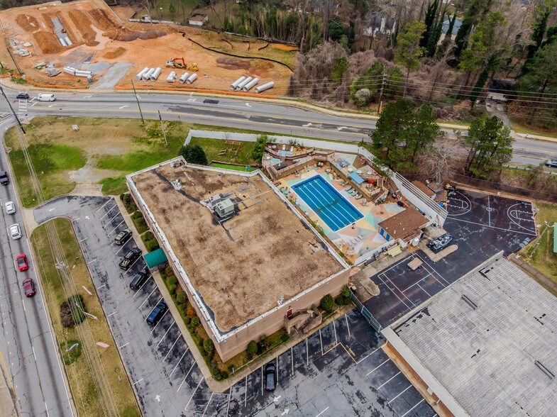 More Photos Of 754 Beaver Ruin Rd NW, Lilburn Freestanding For Lease