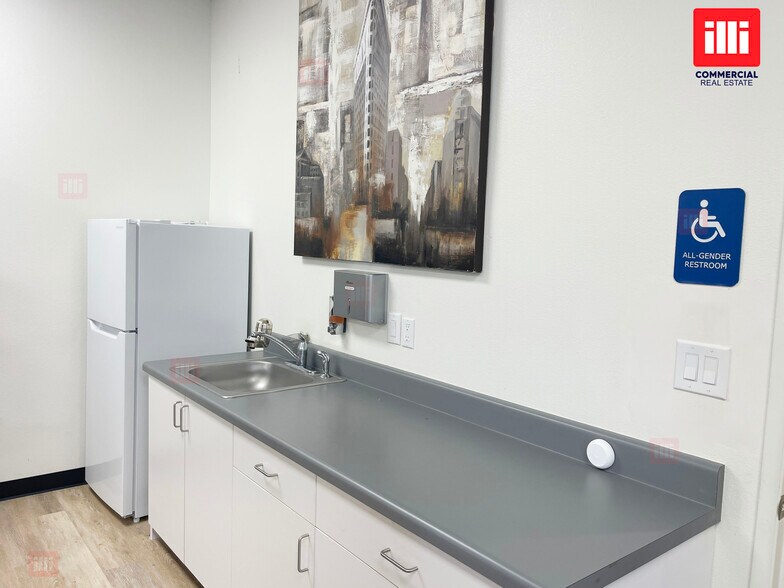 More Photos Of 2401 Ventura Blvd, Camarillo Storefront For Lease