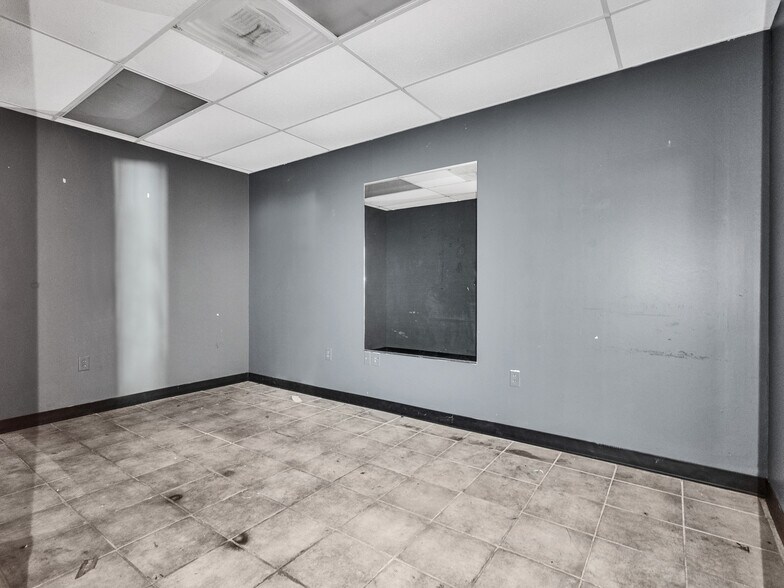 More Photos Of 815 Emancipation Ave, Houston Industrial For Sale