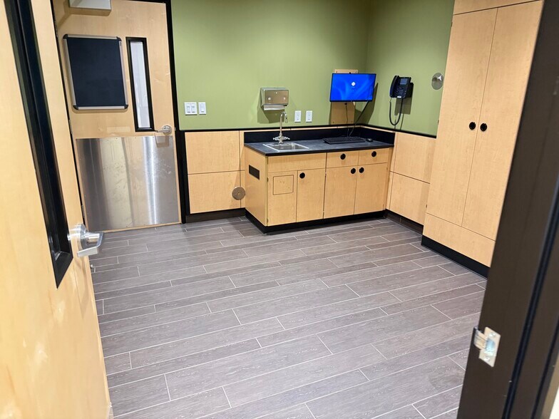 More Photos Of 4024-4030 Manzanita Ave, Carmichael Storefront For Lease