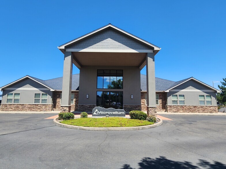 More Photos Of 444 S Haskell St, Central Point Office For Lease