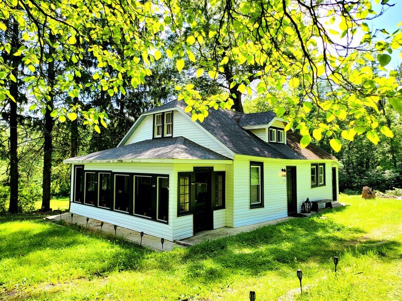 More Photos Of 2735 PA-390, Canadensis Hospitality For Sale