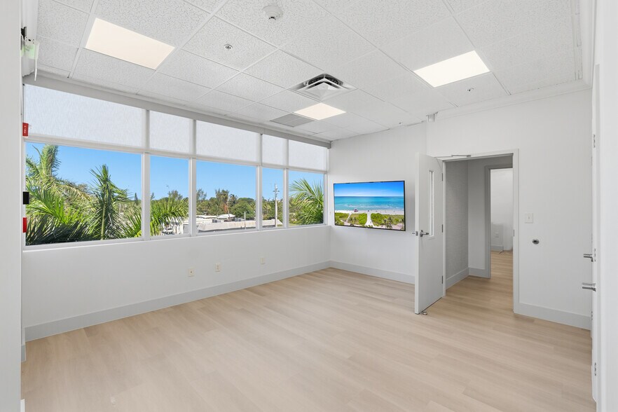 More Photos Of 3330 N Federal Hwy, Boynton Beach Office For Lease