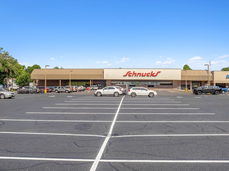 More Photos Of 1001 Court St, Pekin General Retail For Sale