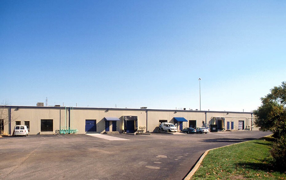 More Photos Of 2170-2200 Dividend Dr, Columbus Light Manufacturing For Lease