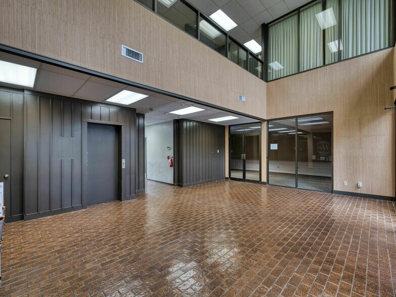 More Photos Of 515 W Southwest Loop 323, Tyler Office For Lease