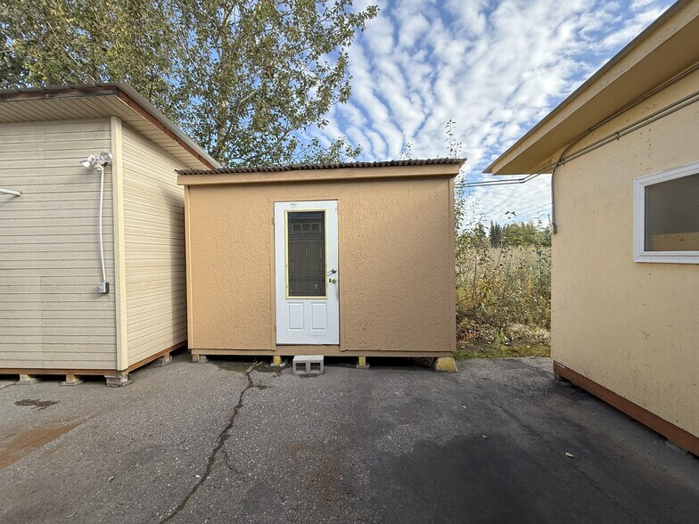 More Photos Of 550 3rd St, Fairbanks Flex For Lease
