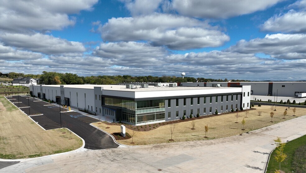 Primary Photo Of N53 W25314 HIGHLANDS Ct, Sussex Industrial For Lease